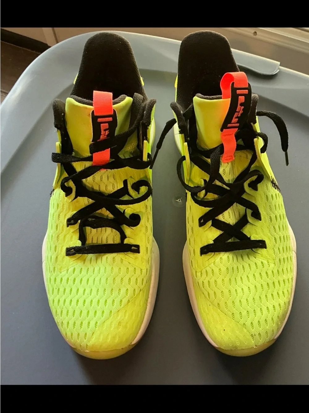 Nike LeBron Witness 5 Neon Volt Basketball Shoes Men’s Size 11.5